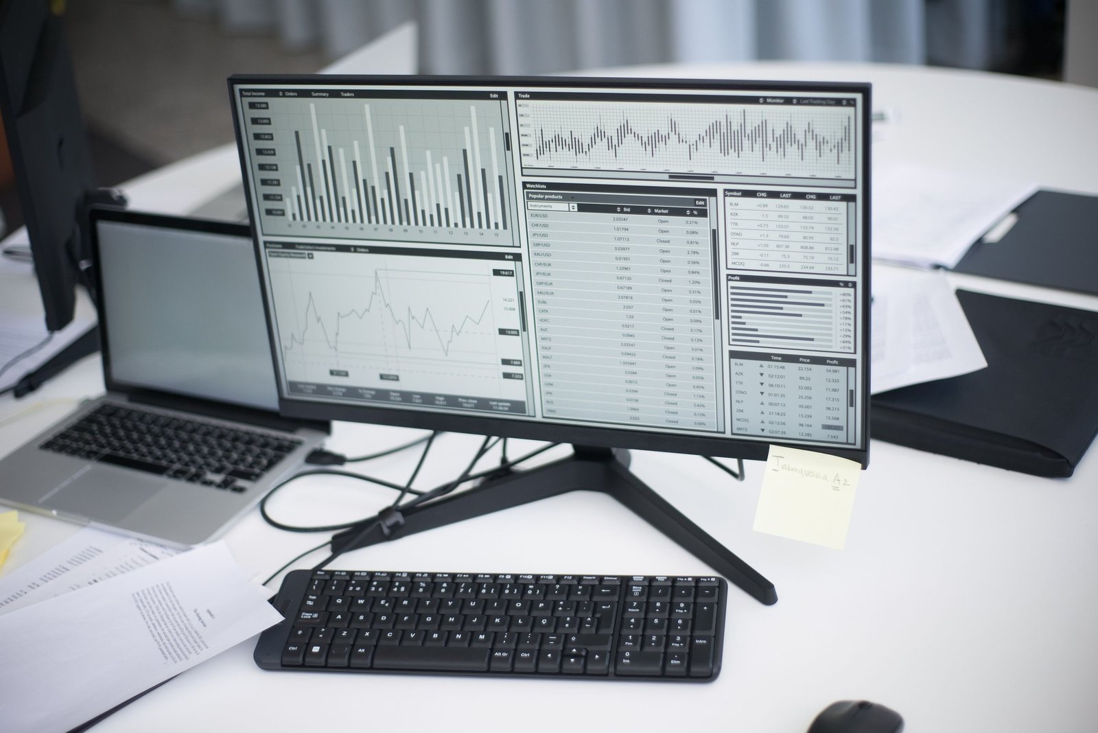 Tu empresa sigue funcionando con papeles, Excel y WhatsApp